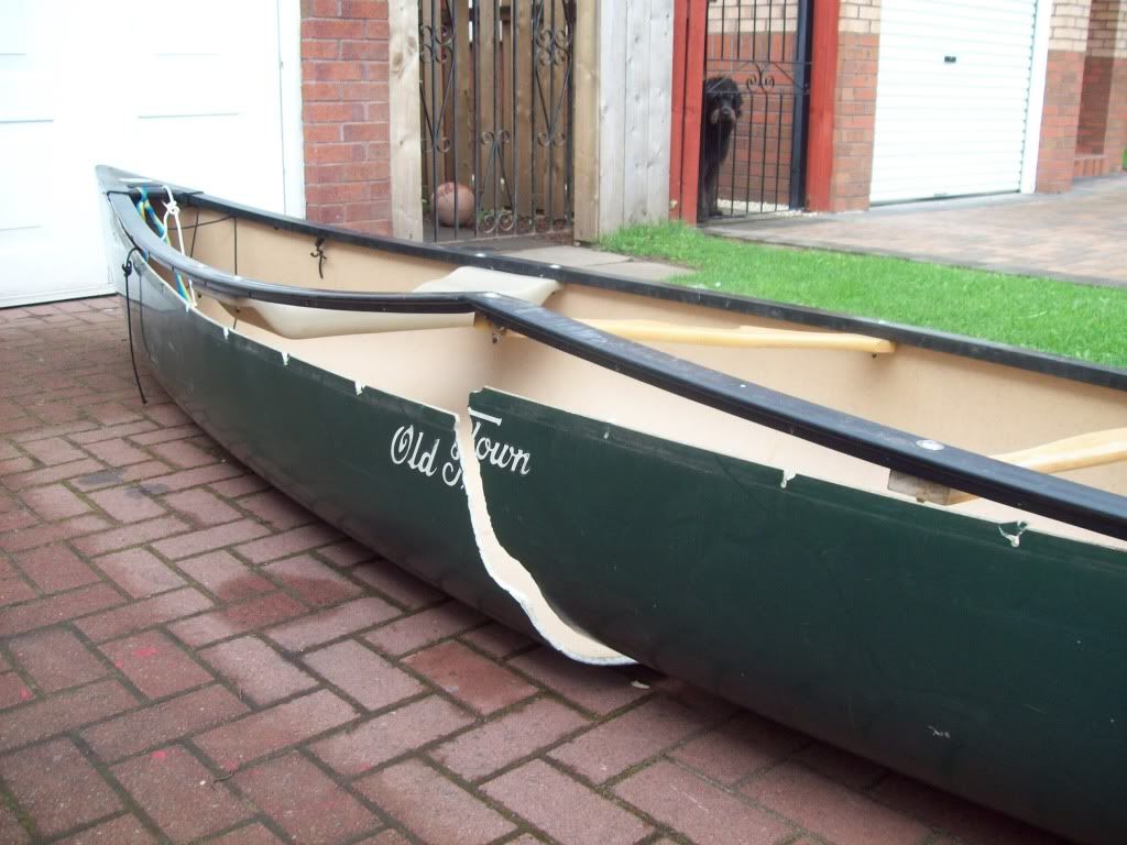 Broken back canoe from Ianmak